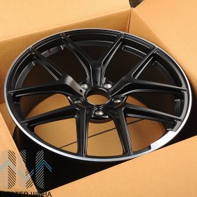 Luistone L1443 10x21/5x130 D84,1 ET50 Black matt with lip polish