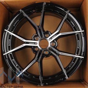 Koko Kuture FF579 8.0x18/5x114.3 D73.1 ET38 Gloss Black+Maching Face
