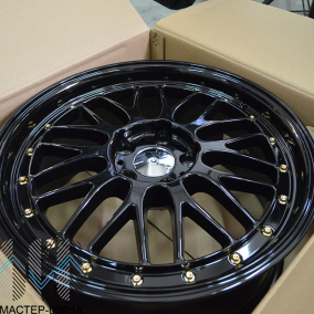 Makstton GOTHIC 002 8.0x18/5x112 D66.6 ET35 BLACK WITH GOLDEN RIVETS